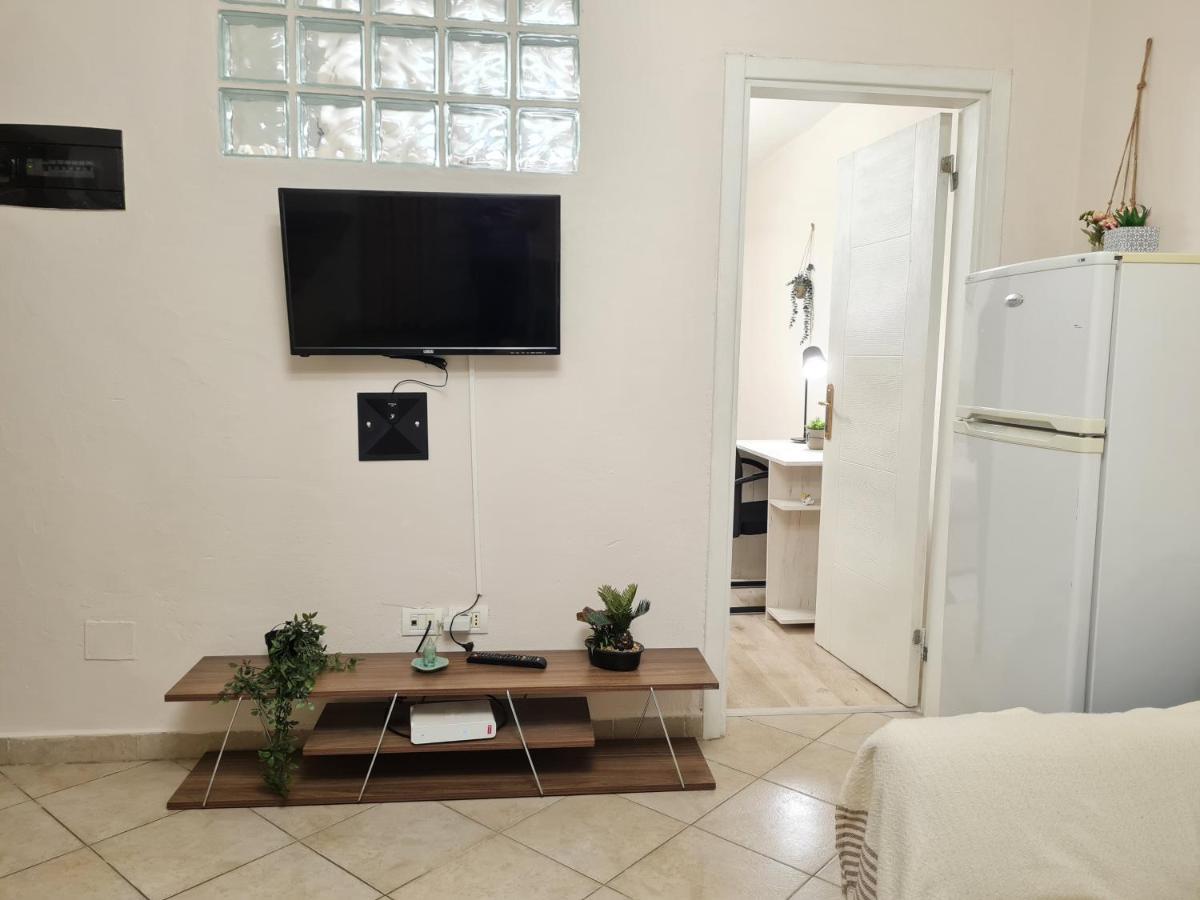 Downtown Boulevard Apartment With A Cute Balcony! Tirana Bagian luar foto
